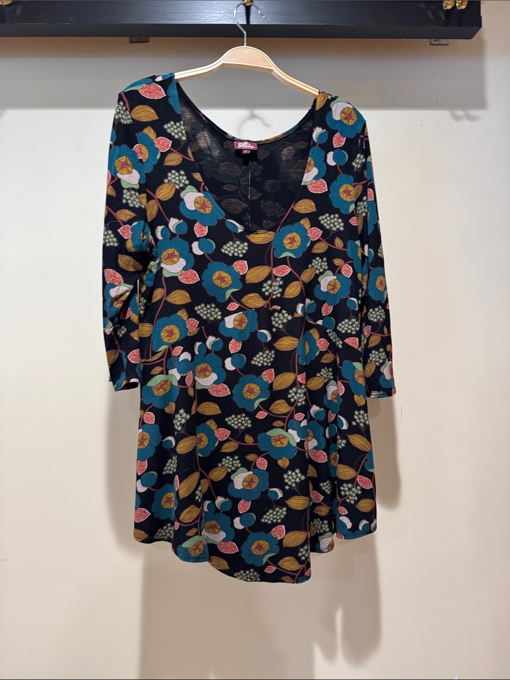 Women’s Black Floral Long Sleeve V-Neck Tee